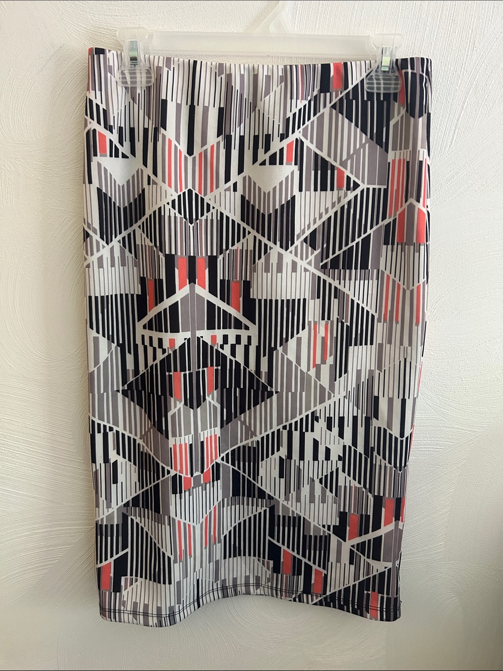 Mossino Geometric Print Pencil Skirt in Black, Gray & Coral